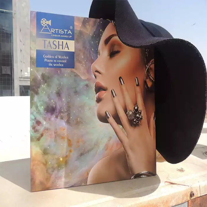 - تقدم Artista Tasha نسختها الأولى من لوحة الألوان الأصلية PRO Giant الأكثر مبيعًا. - معبأة مع تسعة ظلال عيون غير لامعة ، 1 برونزر دائري كبير ، 3 هايلايتر / لامع ، 3 أحمر خدود وثلاثة محيطات غير لامعة بجميع الأشكال الناعم | فييلا بيوتي - تقدم Artista Tasha نسختها الأولى من