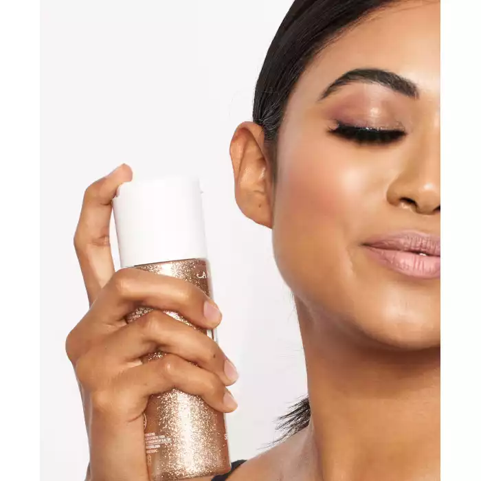 Anastasia Beverly Hills Dewy Set Setting Spray is a coconut-vanilla-scented setting spray that seamlessly blends products as it sets makeup with a dewy (never oily), radiant finish. This professional-quality makeup setti | Veela Beauty Anastasia Beverly Hills Dewy Set Setting Spray is a