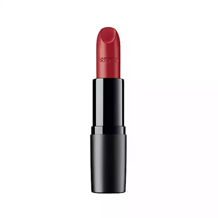 Long-lasting, matte lipstick for ultimate comfort
Long-lasting and intense matte finish
Strong pigmentation for a rich color application
Soft and extremely comfortable formula | Veela Beauty | فييلا بيوتي