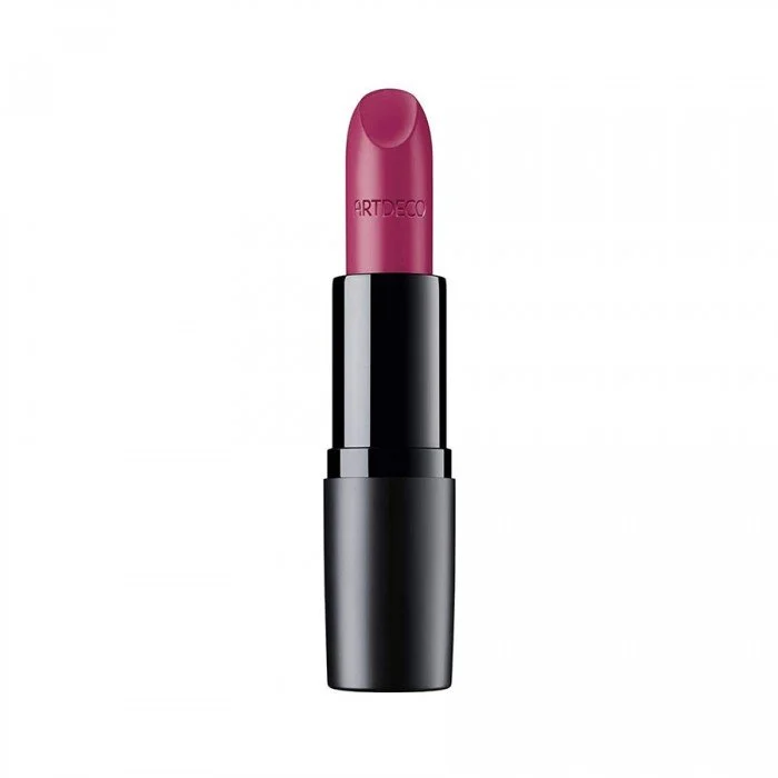 Long-lasting, matte lipstick for ultimate comfort
Long-lasting and intense matte finish
Strong pigmentation for a rich color application
Soft and extremely comfortable formula | Veela Beauty | فييلا بيوتي