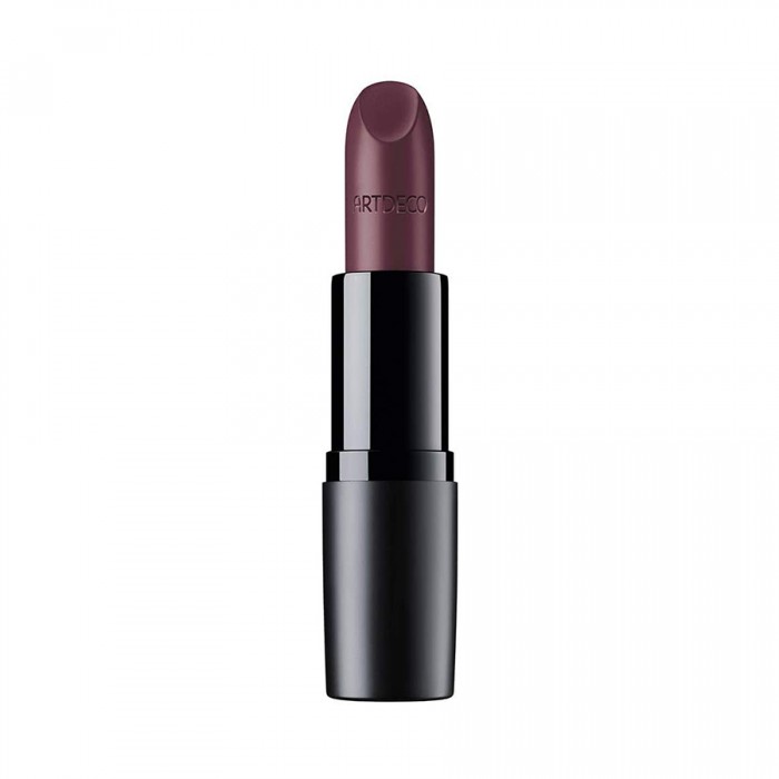 Long-lasting, matte lipstick for ultimate comfort
Long-lasting and intense matte finish
Strong pigmentation for a rich color application
Soft and extremely comfortable formula | Veela Beauty | فييلا بيوتي