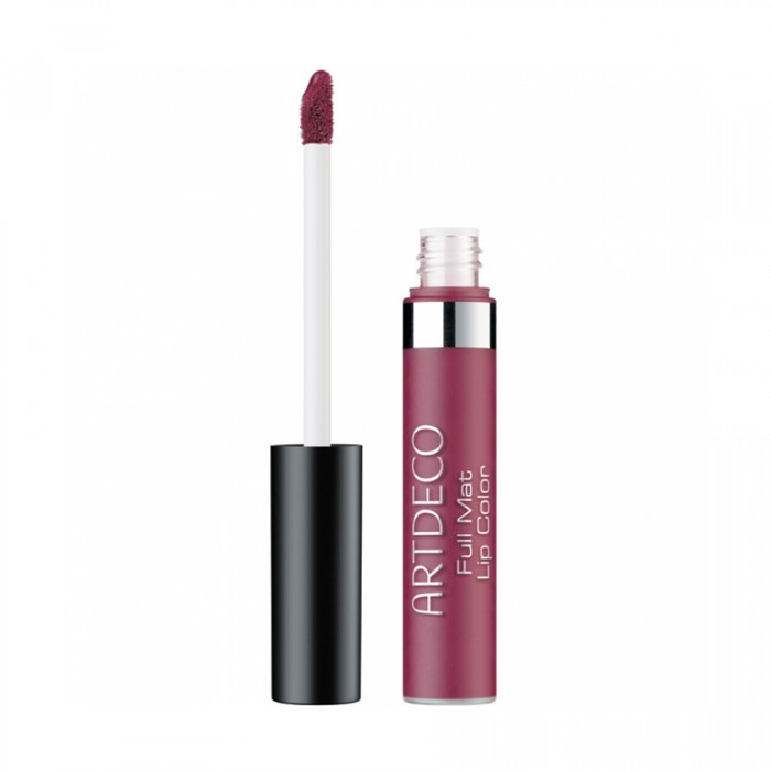 Lets get matte! The creamy lip color easily applies in a very matte, vibrant colorful finish. Its smooth texture is highly pigmented and thus perfectly opaque. The light formula dries quickly to a matte finish and is ve | Veela Beauty Lets get matte | فييلا بيوتي