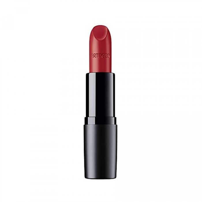 Long-lasting, matte lipstick for ultimate comfort
Long-lasting and intense matte finish
Strong pigmentation for a rich color application
Soft and extremely comfortable formula | Veela Beauty | فييلا بيوتي