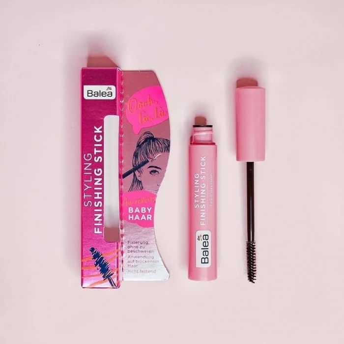 عصا Balea Styling Finishing Stick هي الرصاصة السحرية ضد شعر الطفل وتجعده. إنه الحل العملي لإصلاح الشعر البارز بسرعة ويسمح | فييلا بيوتي عصا Balea Styling Finishing Stick هي الرصاصة