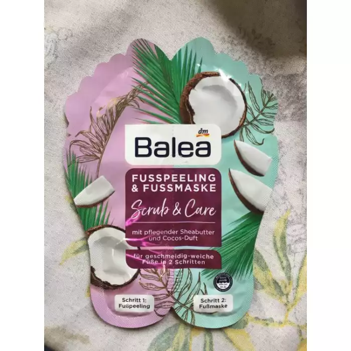 مجموعة Balea Foot Peeling & Foot Mask Set هي عناية مثالية بالقدم من جميع النواحي وتمنح قدميك شعورًا دائمًا بالراحة. دلل قدميك بزبدة الشيا المهدئة ورائحه جوز الهند الساحرة مع زبده الشيا رائحة جوز الهند تركيبه خالية من ال | فييلا بيوتي مجموعة Balea Foot Peeling & Foot Mask Set هي