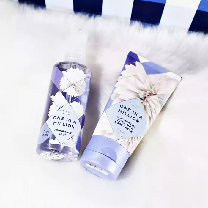 A Modern Twist On A Timeless Floral Blend Of Jasmine Extract, Tuberose Oil, White Gardenia, Pink Pepper & Cashmere Musk In Our Irresistible, Long-Lasting Mist | Veela Beauty A Modern Twist On A Timeless Floral Blend Of Jasmine