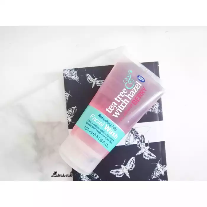 Breathe new life into your cleansing routine with Tea Tree & Witch Hazel Jelly Boost Facial Scrub with Berry Extract. The formula contains antibacterial Tea Tree oil and soothing Witch Hazel. - Deeply cleanses the skin | Veela Beauty Breathe new life into your cleansing routine with Tea Tree
