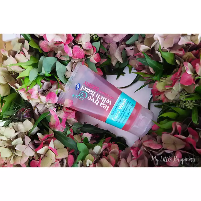 Breathe new life into your cleansing routine with Tea Tree & Witch Hazel Jelly Boost Facial Scrub with Berry Extract. The formula contains antibacterial Tea Tree oil and soothing Witch Hazel. - Deeply cleanses the skin | Veela Beauty Breathe new life into your cleansing routine with Tea Tree