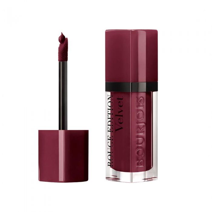 Soft flocked applicator Intense and comfortable matte colour up to 24-hour hold Enhanced formula with 1/4 of pure pigments that provide bold, intense colour Soft, melting texture with 1/4 velvet concentrate that leave | Veela Beauty Soft flocked applicator Intense and comfortable matte colour up to 24-hour hold Enhanced formula with 1/4 of pure pigments that provide bold, intense colour Soft, melting texture with 1/4 velvet concentrate that leave | Veela Beauty