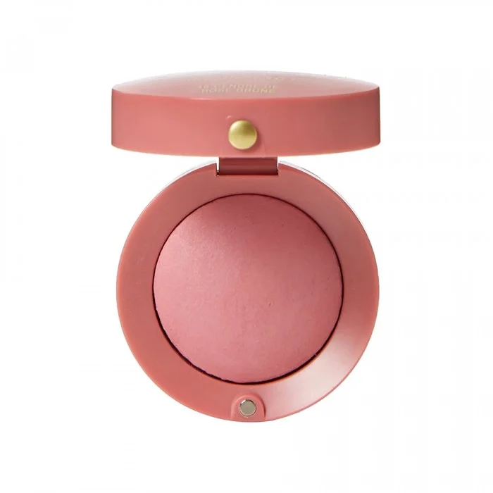 Built-in mirror and brush For a healthy blush Baked technology formula ensures that the blush impeccably blends with the skin Resistant to breakage thanks to the manufacturing process With a beautiful, sensual rose s | Veela Beauty | فييلا بيوتي