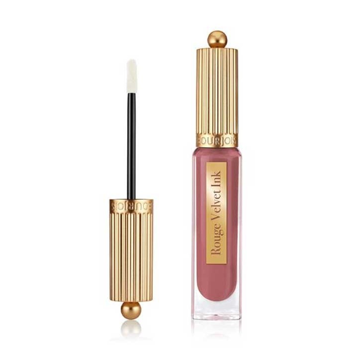 Matte liquid lipstick that gives intense colours and ultra-long wear Unique slim line and fill applicator helps contour lips Tattoo-like formula is kissproof, transferproof and touchproof Ink-like pigments mean lips k | Veela Beauty | فييلا بيوتي