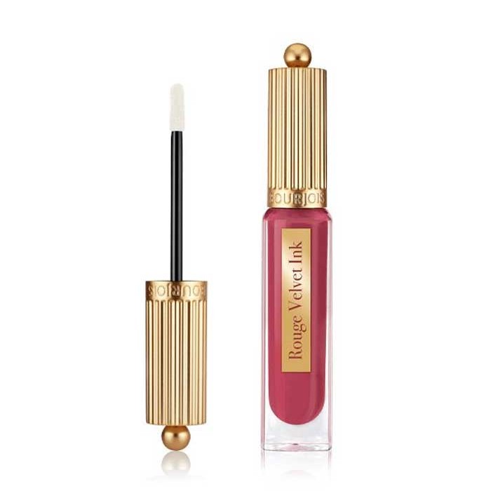 Matte liquid lipstick that gives intense colours and ultra-long wear Unique slim line and fill applicator helps contour lips Tattoo-like formula is kissproof, transferproof and touchproof Ink-like pigments mean lips k | Veela Beauty | فييلا بيوتي