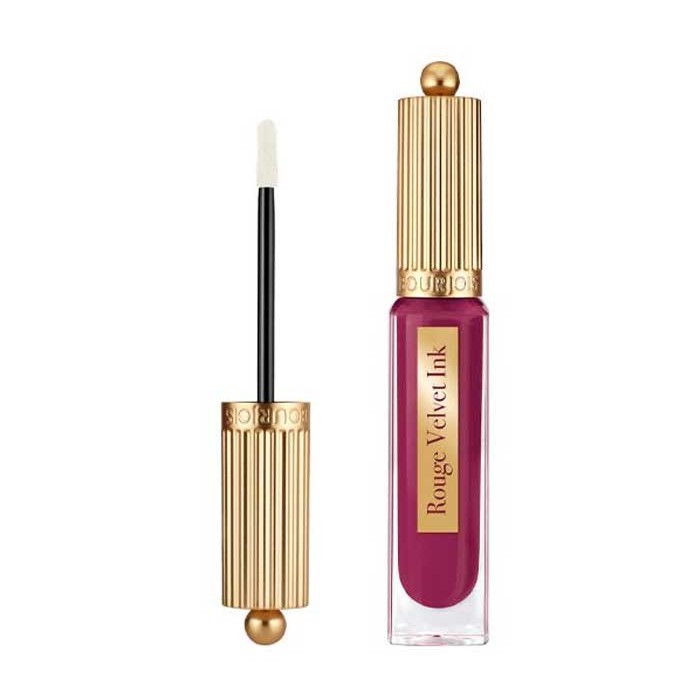 Matte liquid lipstick that gives intense colours and ultra-long wear Unique slim line and fill applicator helps contour lips Tattoo-like formula is kissproof, transferproof and touchproof Ink-like pigments mean lips k | Veela Beauty | فييلا بيوتي