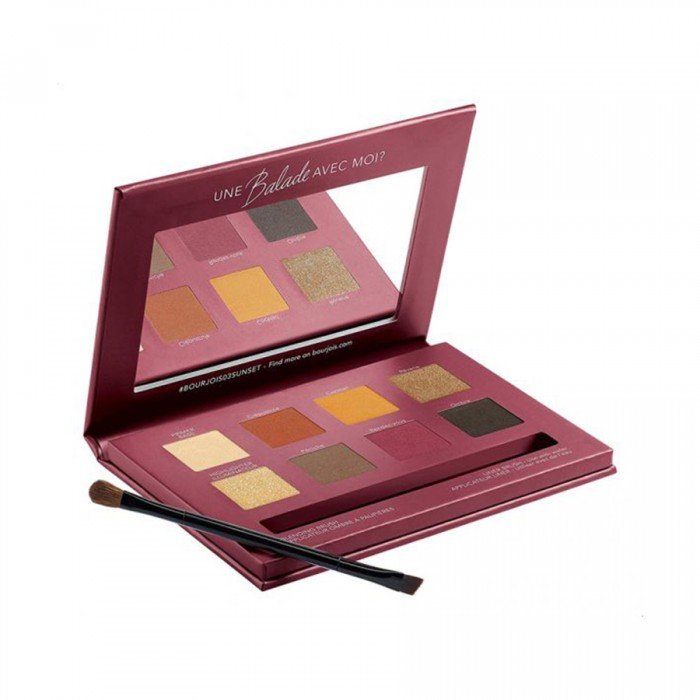 4-in-1 Eye Palette contains a base, 6 seductive eyeshadows, a highlighter and a liner.
All this in a chic case with a mirror and a double-ended applicator featuring a blending brush for a seamless foundation layer and sl | Veela Beauty 4-in-1 Eye Palette contains a base, 6 seductive eyeshadows