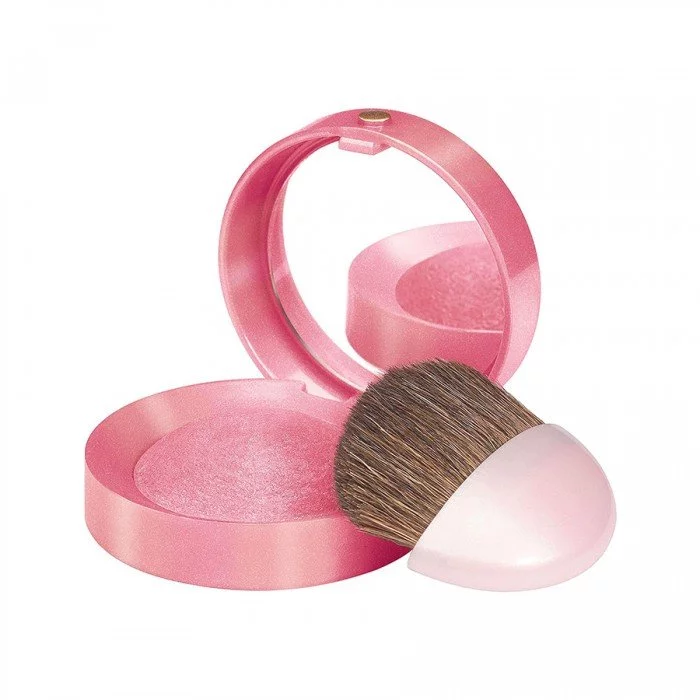 Easy to blend powder blush with a fine texture.Baked technology formula ensures that the blush impeccably blends with the skin.With a sensual rose scent.Comes with a built-in mirror and a brush. | Veela Beauty Easy to blend powder blush with a fine texture | فييلا
