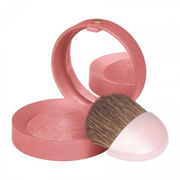 Built-in mirror and brush For a healthy blush Baked technology formula ensures that the blush impeccably blends with the skin Resistant to breakage thanks to the manufacturing process With a beautiful, sensual rose s | Veela Beauty | فييلا بيوتي
