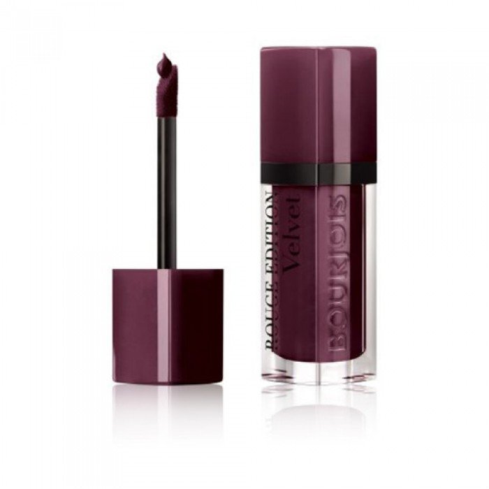 Soft flocked applicator Intense and comfortable matte colour up to 24-hour hold Enhanced formula with 1/4 of pure pigments that provide bold, intense colour Soft, melting texture with 1/4 velvet concentrate that leave | Veela Beauty | فييلا بيوتي