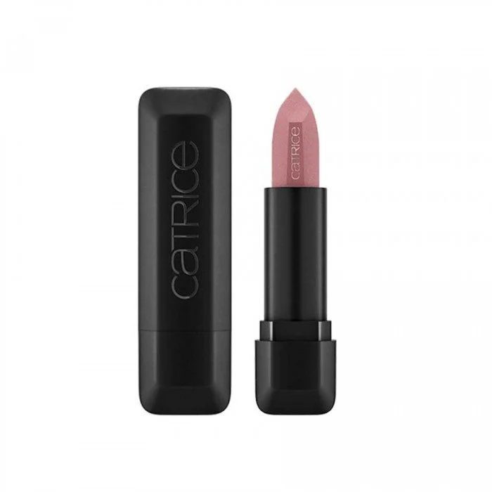 A perfect match: the combination of a matt finish and the most comfortable ‘feel good’ formula. A sensual demi matt lipstick texture that effortlessly glides onto the lips like a balm. The long lasting lipstick combines | Veela Beauty A perfect match: the combination of a matt finish and the