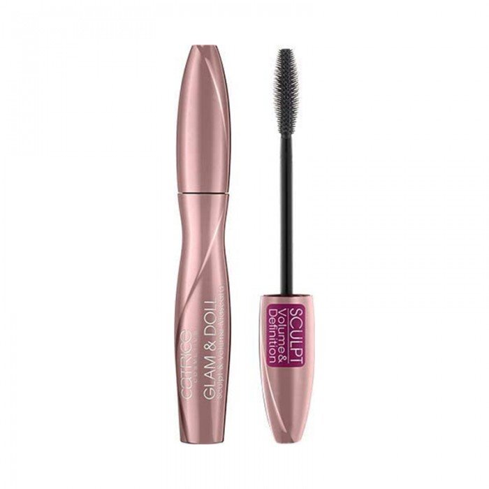 هناك إضافة إلى عائلة Glam & Doll الناجحة. تحقق الماسكارا نقاطًا بفرشاة مطاطية منحنية ، والتي تصل إلى كل رمش على حدة وتغطيه بملمس أسود عميق في تطبيق واحد فقط. تعمل صيغة الحجم على تضخيم الرموش - لنتائج فعالة ودرامية. | فييلا بيوتي هناك إضافة إلى عائلة Glam & Doll