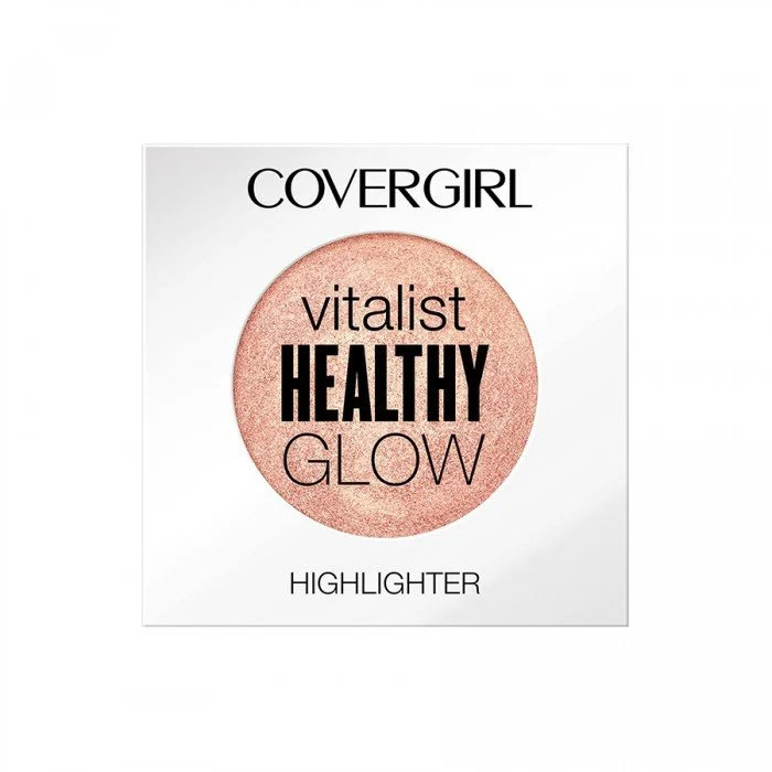 قم بإبراز وتحديد وإضاءة أجمل ميزاتك باستخدام COVERGIRL Vitalist Healthy Glow Highlighter. مع الظل الحريري والمضيء بشكل مكثف ، يساعد هذا الهايلايتر المتلألئ البشرة على أن تبدو متألقة بشكل طبيعي. | فييلا بيوتي قم بإبراز وتحديد وإضاءة أجمل