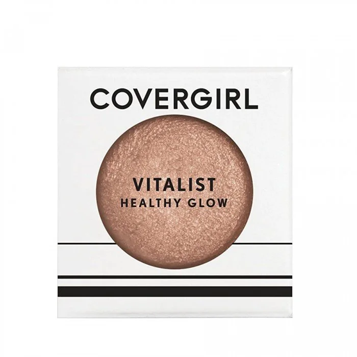 قم بإبراز وتحديد وإضاءة أجمل ميزاتك باستخدام COVERGIRL Vitalist Healthy Glow Highlighter. مع الظل الحريري والمضيء بشكل مكثف ، يساعد هذا الهايلايتر المتلألئ البشرة على أن تبدو متألقة بشكل طبيعي. | فييلا بيوتي قم بإبراز وتحديد وإضاءة أجمل