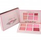 Create a blush and emphasize your cheekbones with beautiful notes of flowers. The palette contains 6 blush shades. The soft formula ensures that these blushes stay in place for a long time and are super easy to blend. | Veela Beauty It Is characterized by a powdery texture, with a soft