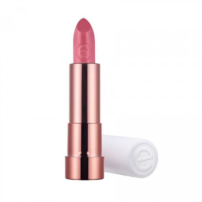 This is Me Lipstick هو أحمر شفاه كريمي ومغذي يوفر تركيبة مصبوغة تدوم طويلاً ، مما يجعله الاختيار المفضل لمن يريدون لونًا لا تشوبه شائبة ومقاوم للتقبيل ؟؟ يستمر طوال اليوم. ملمس شبه لامع ناعم وخفيف بشكل لا يصدق ، ومع ذلك | فييلا بيوتي This is Me Lipstick هو أحمر شفاه كريمي