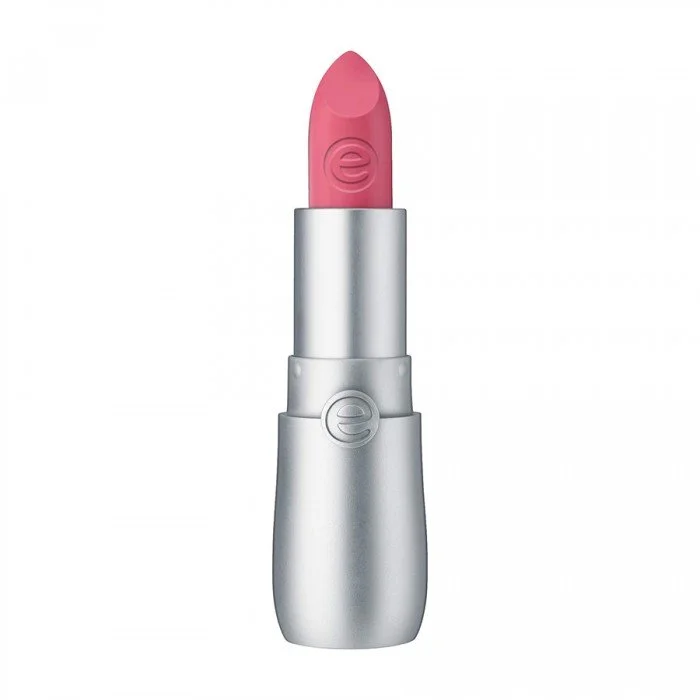 We love matte! The innovative texture unites matte colour with a pleasant feeling on the lips. Thanks to the high pigmentation, the lipstick has a strong colour-dispersion, while the creamy texture offers semi-matte resu | Veela Beauty We love matte | فييلا بيوتي