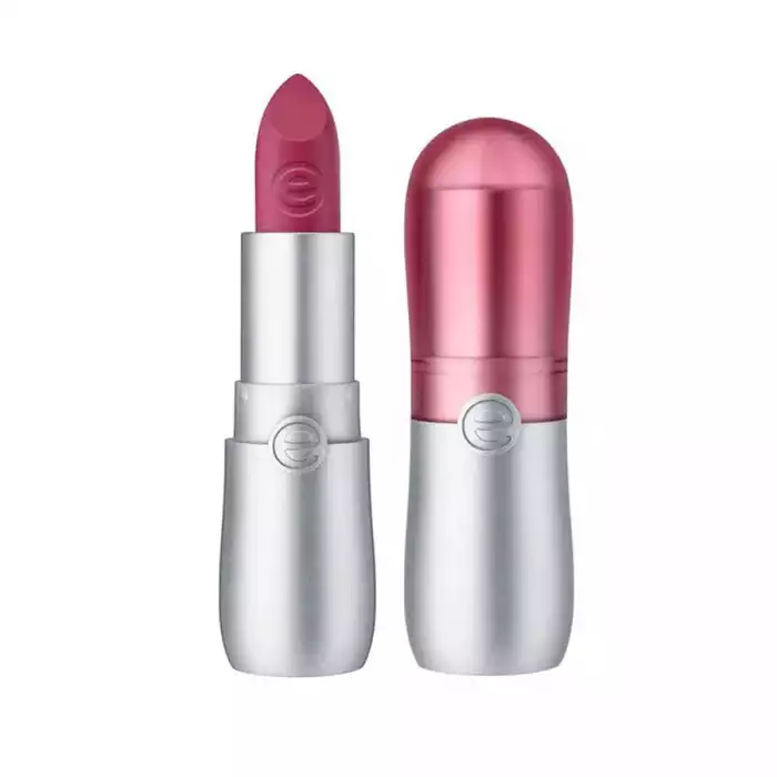 We love matte! The innovative texture unites matte colour with a pleasant feeling on the lips. Thanks to the high pigmentation, the lipstick has a strong colour-dispersion, while the creamy texture offers semi-matte resu | Veela Beauty We love matte | فييلا بيوتي