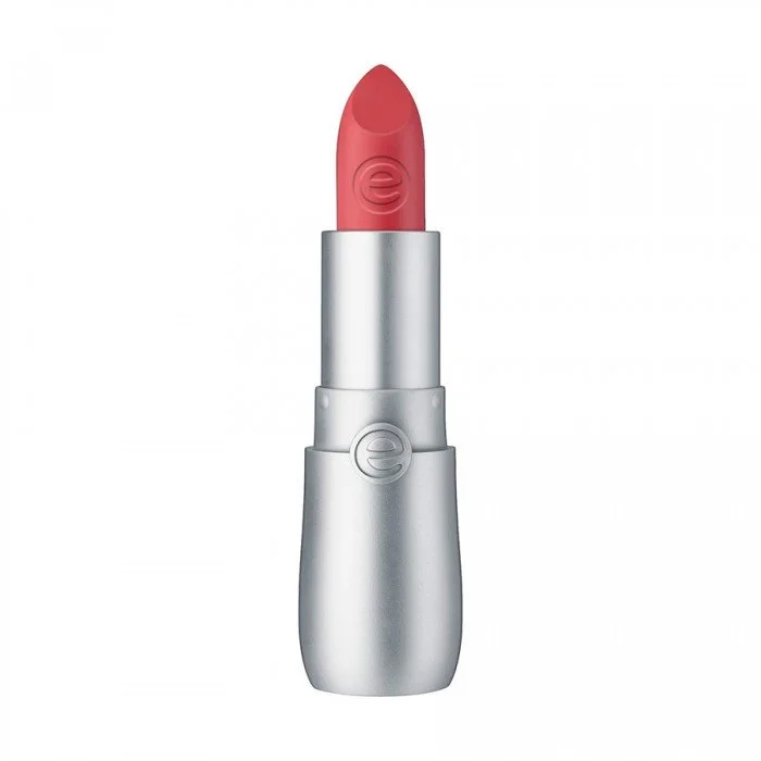 We love matte! The innovative texture unites matte colour with a pleasant feeling on the lips. Thanks to the high pigmentation, the lipstick has a strong colour-dispersion, while the creamy texture offers semi-matte resu | Veela Beauty We love matte | فييلا بيوتي