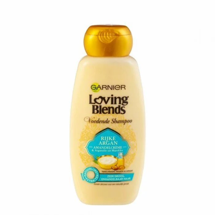 Loving Blends Shampoo Argan Richness هو شامبو نباتي لطيف بزيت الأرغان المغربي وكريم اللوز للشعر الجاف جدًا والذي يصعب التحكم فيه. بعد الاستخدام ، سيصبح شعرك أكثر نعومة ولمعانًا لمدة تصل إلى 72 ساعة. زيت الأركان هو أحد ال | فييلا بيوتي Loving Blends Shampoo Argan Richness هو شامبو