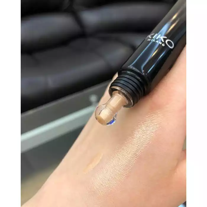On-The-Go Cream Highlighter For The Face And Body, With A Pearly And Metallic Finish.Ideal For: Giving The Face And Body Natural Radiance For Sun-Kissed Skin, Wherever You Are! It’S Special Because:- The Incredible F | Veela Beauty On-The-Go Cream Highlighter For The Face And Body, With A