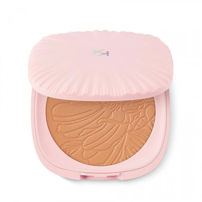 The shades of wisteria and peach blossoms are contained in the new Kiko Spring 2019 makeup collection. Water flower Magic, The new limited-edition makeup collection with delicate tones, offers a fresh and radiant look. | Veela Beauty The shades of wisteria and peach blossoms are contained in