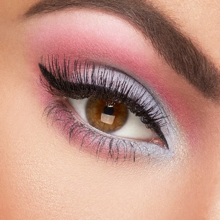 Long-lasting curling mascara with its special anatomical