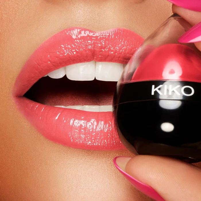 Moisturising* coloured lip balm with a fruity scent. pampering the lips and giving them long-lasting moisture, with a light veil of colour. - its creamy and delicately scented texture, enriched with shea butter, jojoba a | Veela Beauty Moisturising* coloured lip balm with a fruity scent |