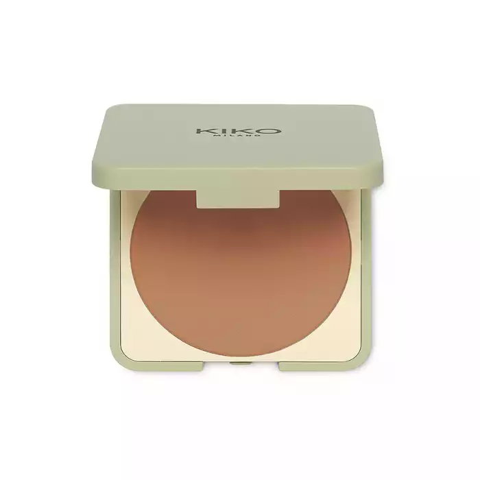 -Matte finishes a compact bronzer for a natural tanned look. Its special because: - its green formula, with 98% of ingredients derived from raw materials of natural origin, is enriched with rice starch, avocado oil, and | Veela Beauty -Matte finishes a compact bronzer for a natural tanned look