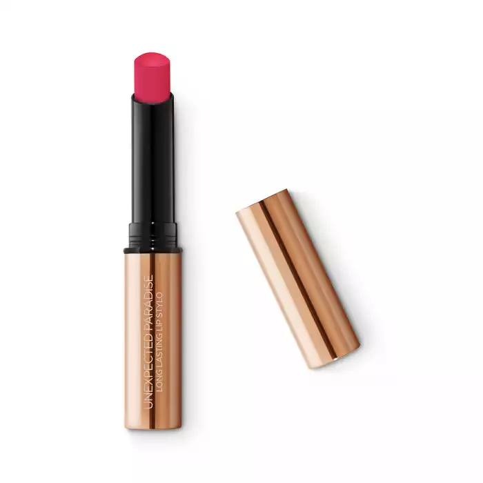 Matte no-transfer lipstick tested to last up to 12 hours. Ideal for: giving the lips an irresistible ultra-matte velvety finish, from sunrise to sunset. It’s special because: -it has a no-transfer texture that’s cream | Veela Beauty Matte no-transfer lipstick tested to last up to 12 hours |