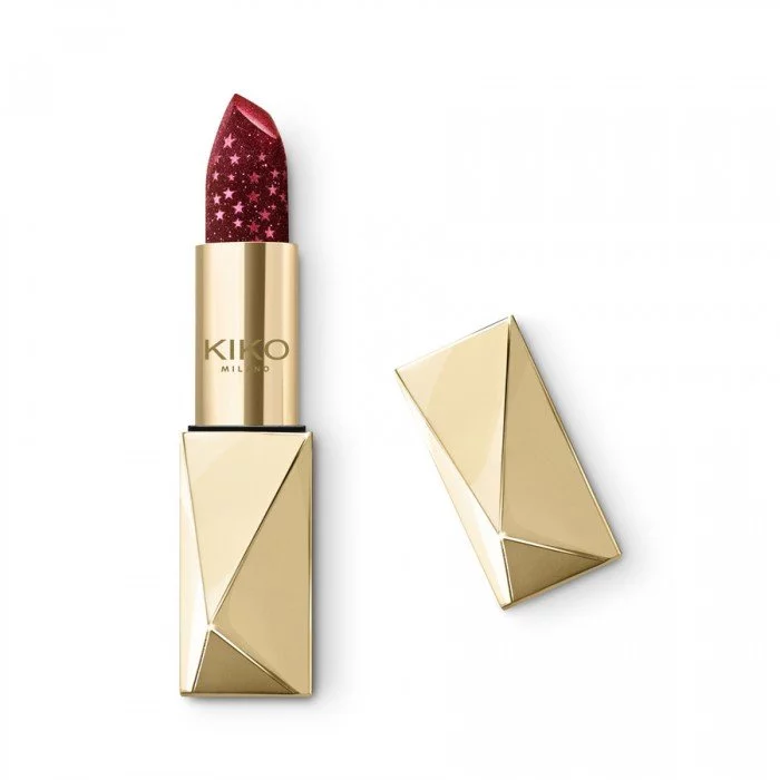 Metallic-finish lipstick with glitter. Ideal for: astonishing with an ultra-sparkly lip look. It’s special because: - it’s the new must-have for the holidays that provide comfortable wear thanks to its creamy texture; | Veela Beauty Metallic-finish lipstick with glitter | فييلا