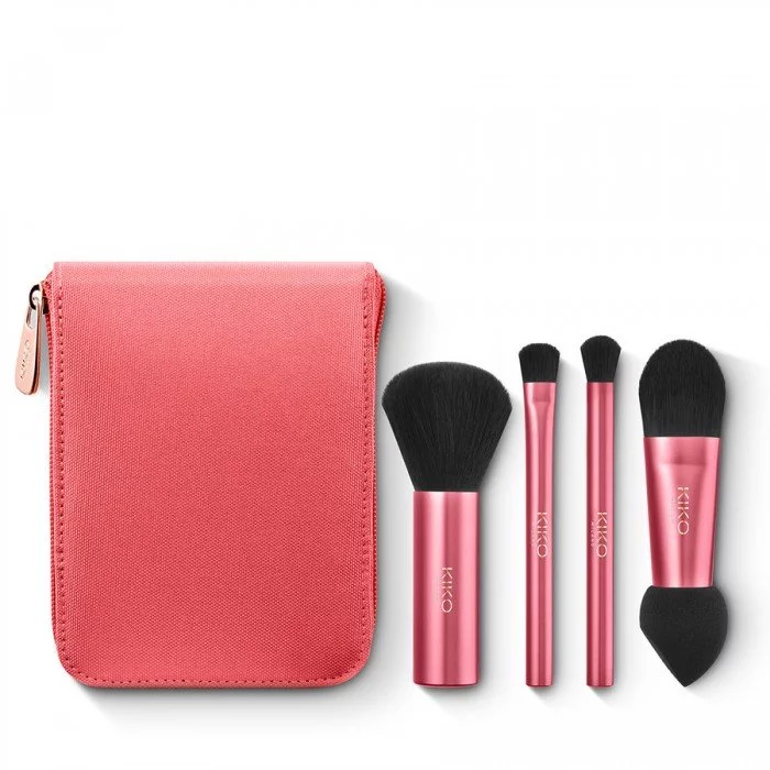 Portable stand and set of 4 professional brushes for the eyes and face. Contains: - 1 brush for applying and blending compact or loose face powders; - 1 flat tip eye contour brush for applying and blending powder and | Veela Beauty Portable stand and set of 4 professional brushes for the