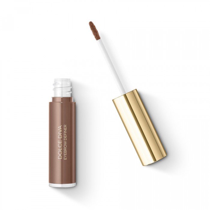 kiko Dolce Diva Eyebrow Definer 01 Eyebrow fixing gel. Ideal for: defining your eyebrows with a natural finish, for a magnetic gaze! It’s special because: - the ultra-precise applicator is easy to use, for amazing resul | Veela Beauty kiko Dolce Diva Eyebrow Definer 01 | فييلا بيوتي