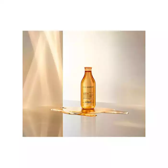Constructed with glycerol and coconut oil, the Serie Expert Nutrifier shampoo offers just the right dose of nourishment to dry hair. Glycerol helps to hydrate and nourish, while coconut oil brings shine to the hair. This | Veela Beauty Constructed with glycerol and coconut oil, the Serie Expert