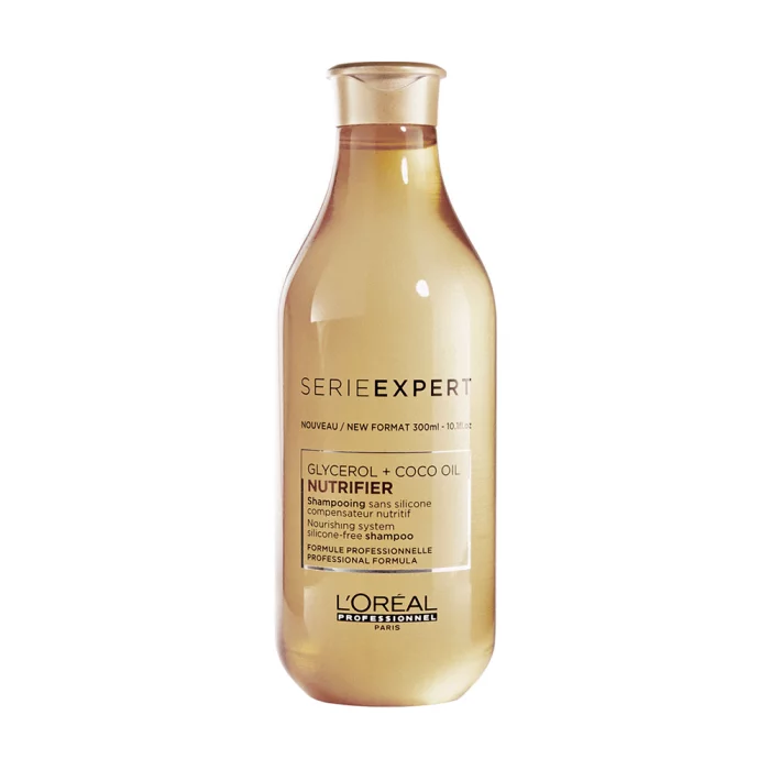 يتكون شامبو Serie Expert Nutrifier من الجلسرين وزيت جوز الهند ، ويوفر الجرعة المناسبة من التغذية للشعر الجاف. يساعد الجلسرين على الترطيب والتغذية ، بينما يجلب زيت جوز الهند لمعانًا للشعر. هذا الشامبو الخالي من السيليكون | فييلا بيوتي يتكون شامبو Serie Expert Nutrifier من