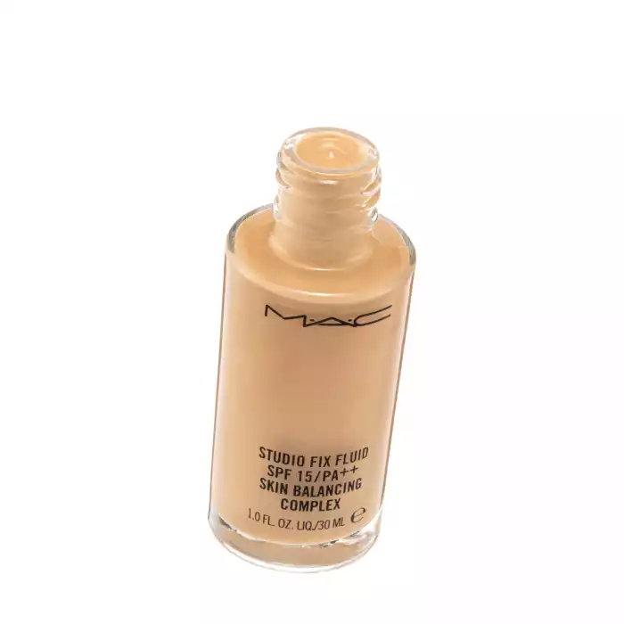 Mac Studio Fix Fluid Spf 15 Nc15 - Mac studio fixes liquid foundation with a sun protection factor. - A modern foundation with a natural matte finish and broad-spectrum protection. - Suitable for all skin types. - Long-w | Veela Beauty Mac Studio Fix Fluid Spf 15 Nc15 | فييلا بيوتي