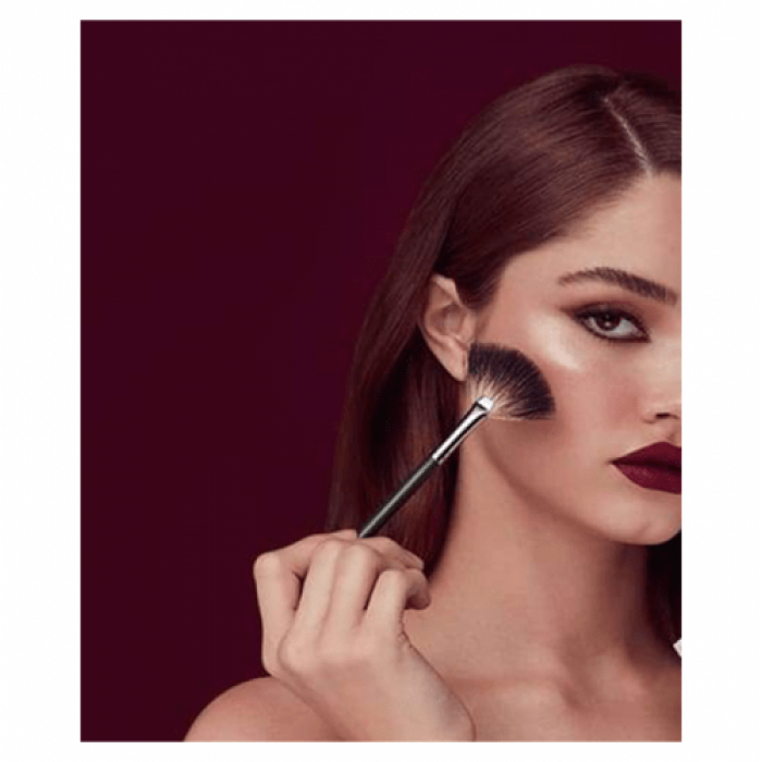OFRA Feeling My Self Highlighter Palette -Perfect and economical, the Triple Highlighter Palette is a great experience with Feelin Myself Highlighter Palette. Light up the small versions (4 grams each) -Highlights: Blis | Veela Beauty it contains 3 different shades, it is distinguished by its