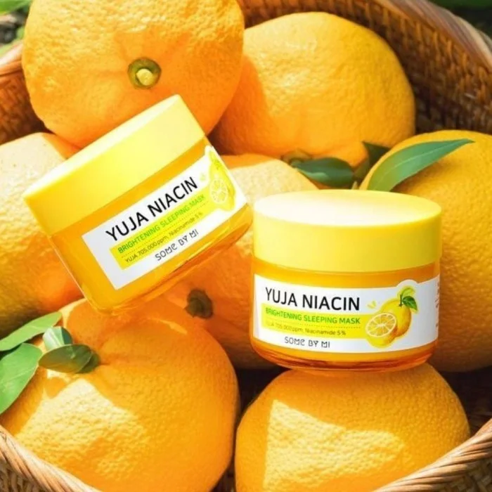 This-2-in-1 Sleeping Mask contains Niacinamide 5% and YUJA