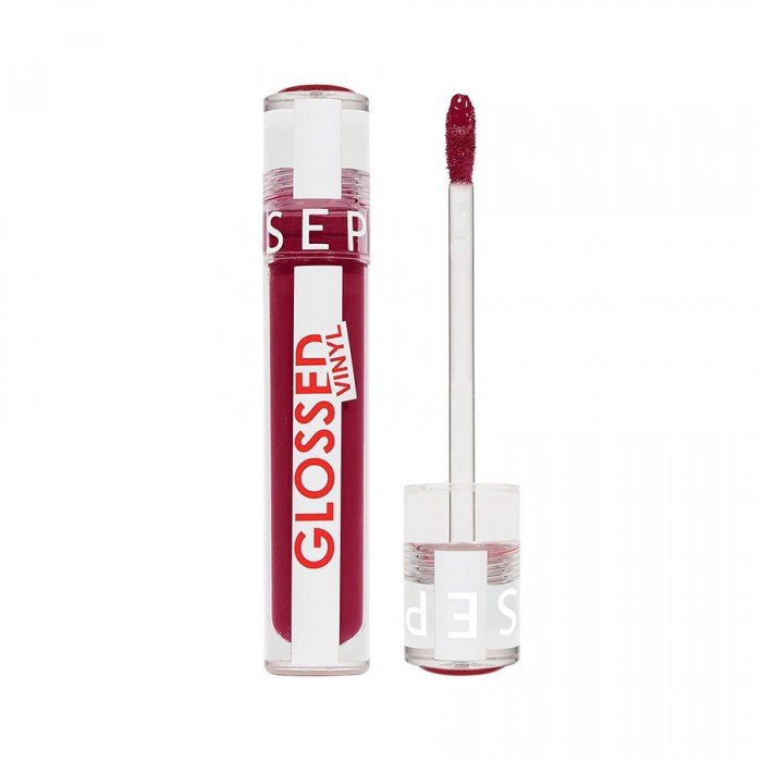 Sephora Glossed Vinyl Lip Gloss 07 Provocative Cherry -Use a lip scrub beforehand for softer lips -Start at the Cupid’s Bow then spread the Glossed Vinyl out towards the sides. -And voila, perfectly lacquered lips! | Veela Beauty Sephora Glossed Vinyl Lip Gloss 07 Provocative Cherry |