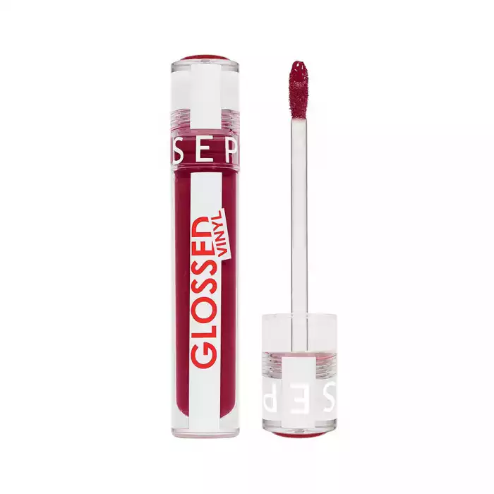 Sephora Glossed Vinyl Lip Gloss 07 Provocative Cherry -Use a lip scrub beforehand for softer lips -Start at the Cupid’s Bow then spread the Glossed Vinyl out towards the sides. -And voila, perfectly lacquered lips! | Veela Beauty Sephora Glossed Vinyl Lip Gloss 07 Provocative Cherry |