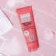 يحتوي على زبدة الشيا وزيت المكاديميا والمارشميلو. معطرة برائحة Original Pink ™. كريم اليدين الأكثر إثارة للدهشة على الإطلاق؟ انت صاحب القرار! عطر الفواكه الشيبر المميز الخاص بنا حيث البرغموت الهش والأوراق الخضراء المطحون | فييلا بيوتي يحتوي على زبدة الشيا وزيت