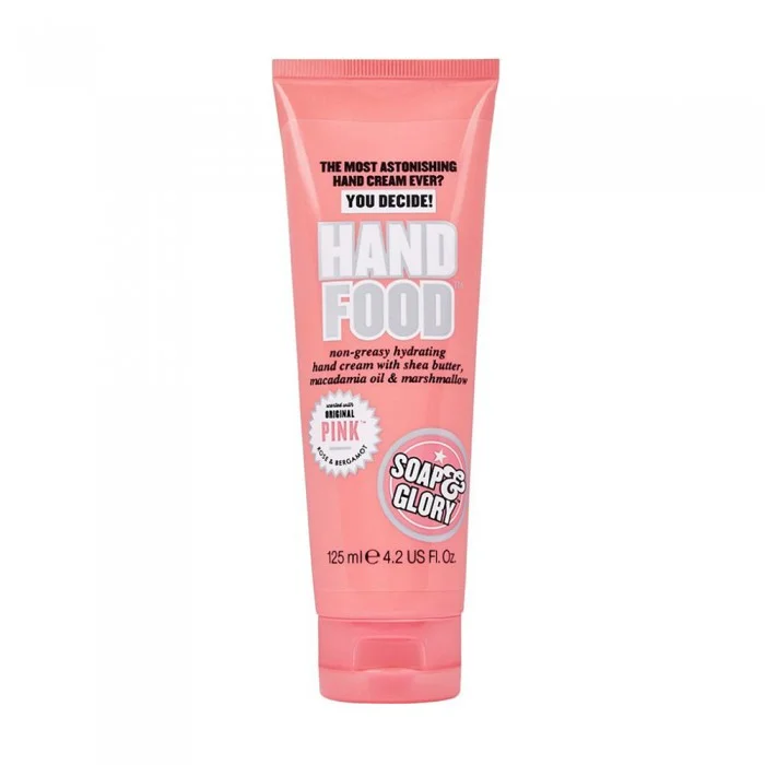 يحتوي على زبدة الشيا وزيت المكاديميا والمارشميلو. معطرة برائحة Original Pink ™. كريم اليدين الأكثر إثارة للدهشة على الإطلاق؟ انت صاحب القرار! عطر الفواكه الشيبر المميز الخاص بنا حيث البرغموت الهش والأوراق الخضراء المطحون | فييلا بيوتي يحتوي على زبدة الشيا وزيت