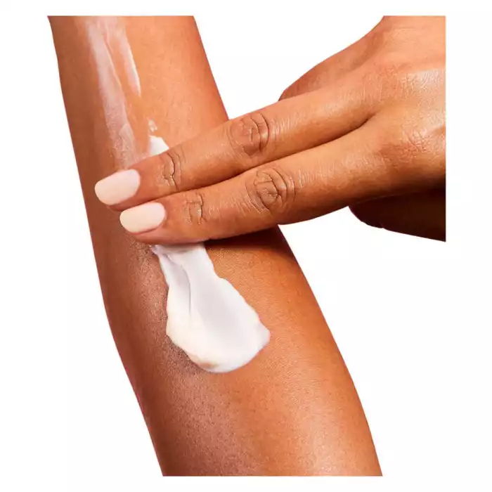 Butter the Devil you know! Super smoothing luxe body lotion, from Soap & Glory. Includes proven skin smoothing fruit acids. Leaves skin softer, smoother, and more supple! Conditions dry, flaky skin and reduce rough spot | Veela Beauty | فييلا بيوتي